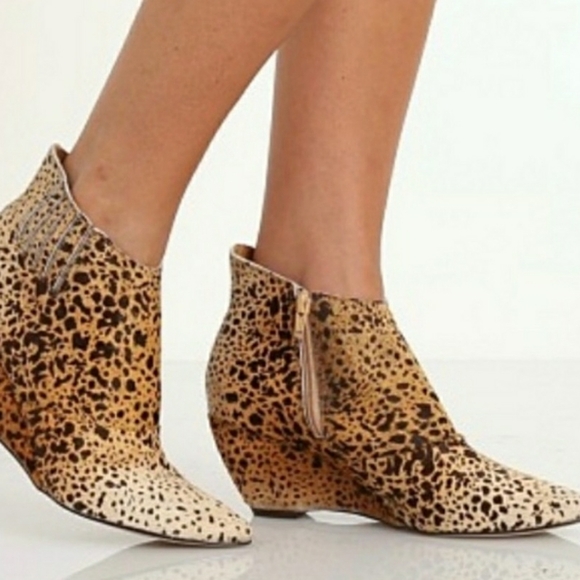 Matisse Nugent Wedge Bootie with Cow - Picture 7 of 13